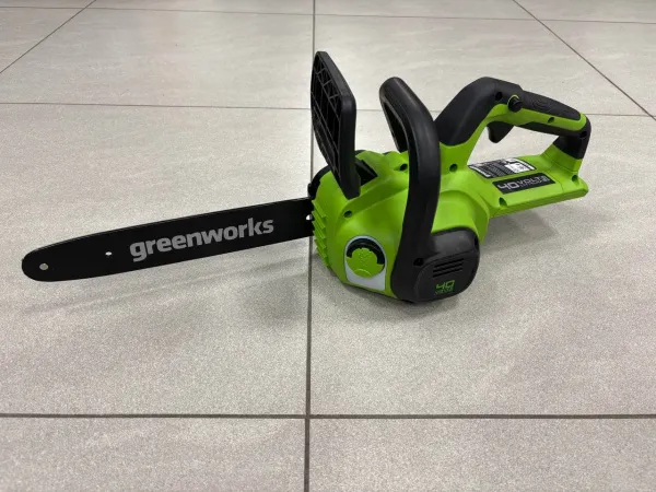 Цепная пила аккумуляторная Greenworks 40V G40CS30IIK2 (1xАКБ 2Ач и ЗУ) 30см (демонстрационный вариант,  1 раз б/у, в масле шина/цепь) купить в Минске